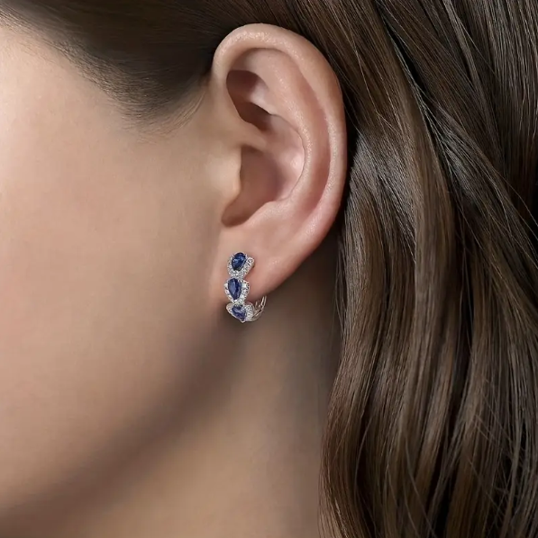 Orecchini con stemma reale in zaffiro
